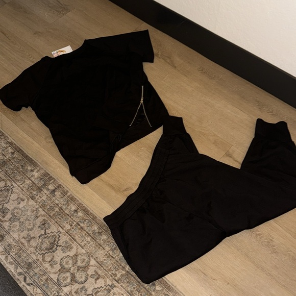 Black Casual Pants & T-Shirt Set - Picture 2 of 4